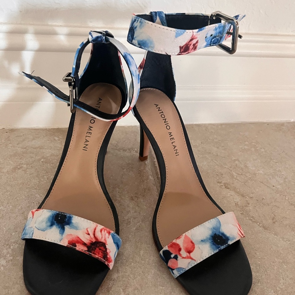 ANTONIO MELANI Floral Ankle Strap Heels  Very new, fabric upper.heel high 3.2”